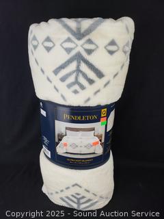 Pendelton Ultrasoft Plush Queen Blanket