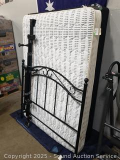 Black Metal Framed Full/Queen Bed w/Bronze Collection Davenport Mattress