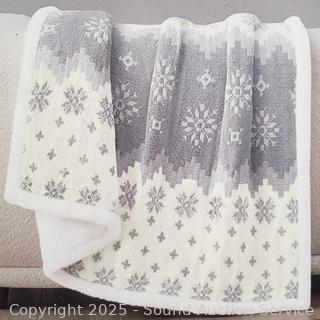 Casual Living 50" x 70" Holiday Throw Blanket