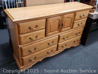American Heirloom Oak 8-Drawer Dresser