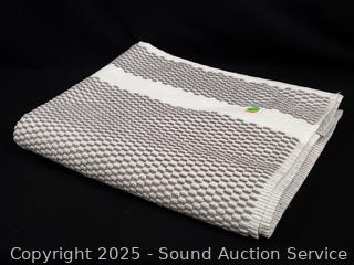 Caro Gray/White Cotton Bath Towel