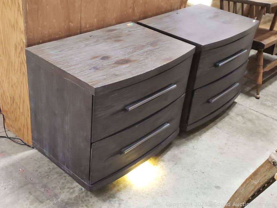 08/01/25 SAS Air Hockey Table, Country Furniture Online Auction