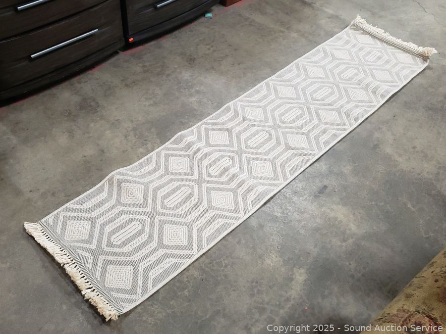 08/01/25 SAS Air Hockey Table, Country Furniture Online Auction