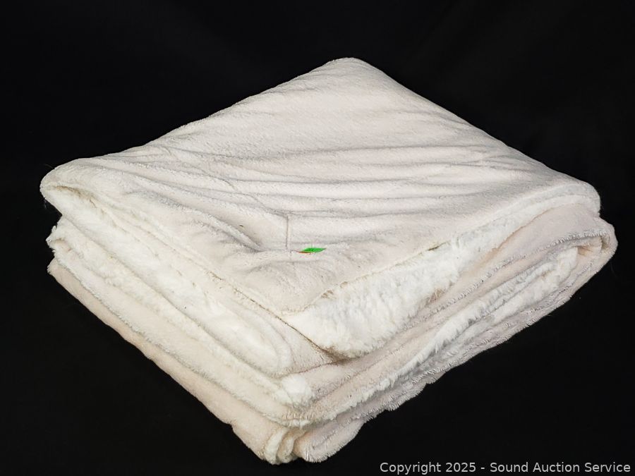 08/01/25 SAS Air Hockey Table, Country Furniture Online Auction