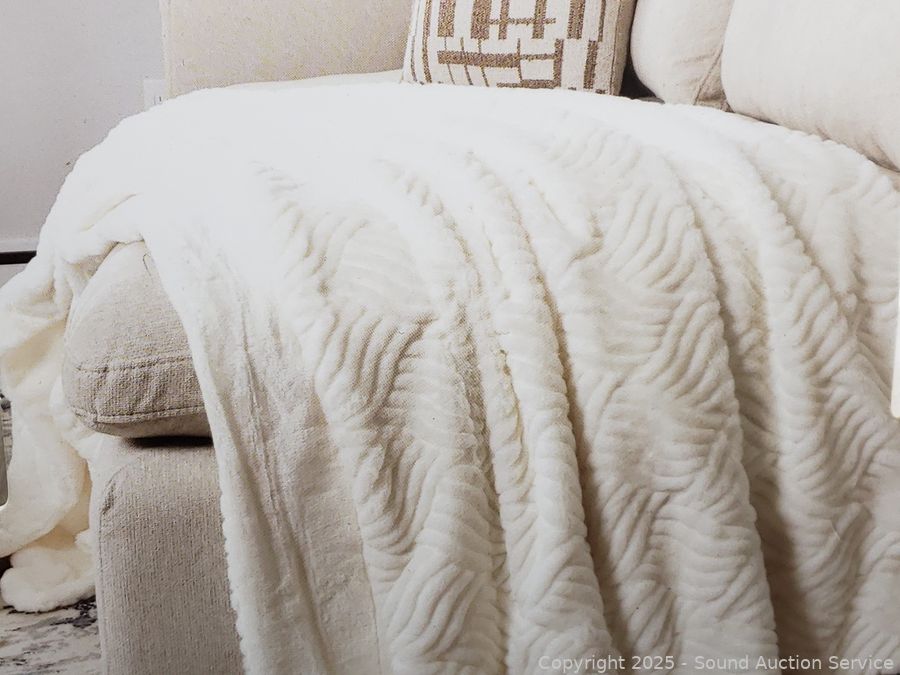 08/19/25 SAS Recliners, Freezer, Video Games, Toys Online Auction