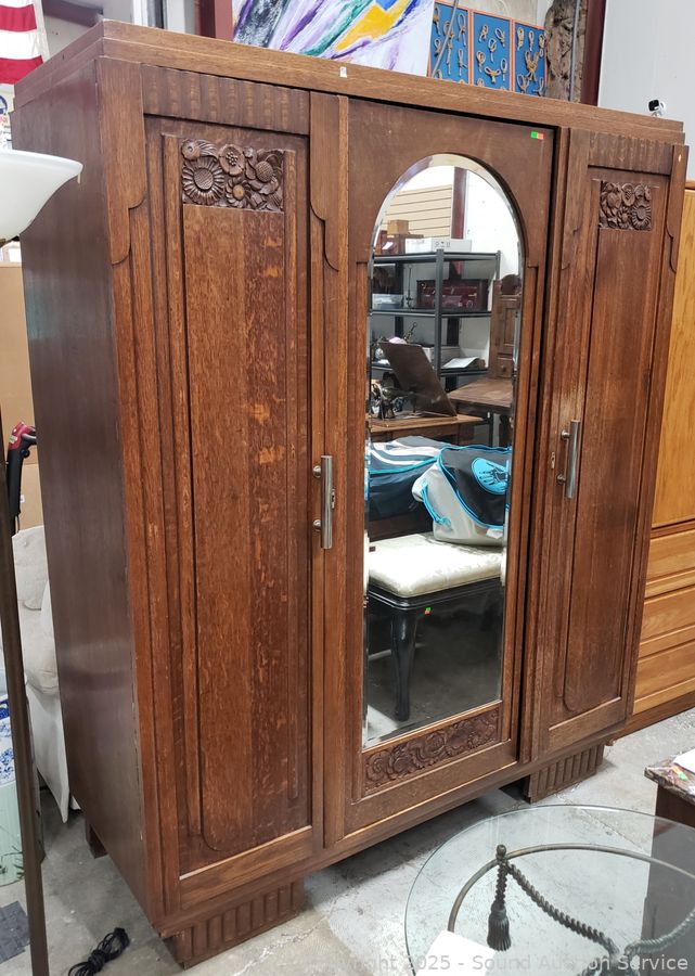 SAS Antique Furniture, Porcelain Figures, Household Online Auction