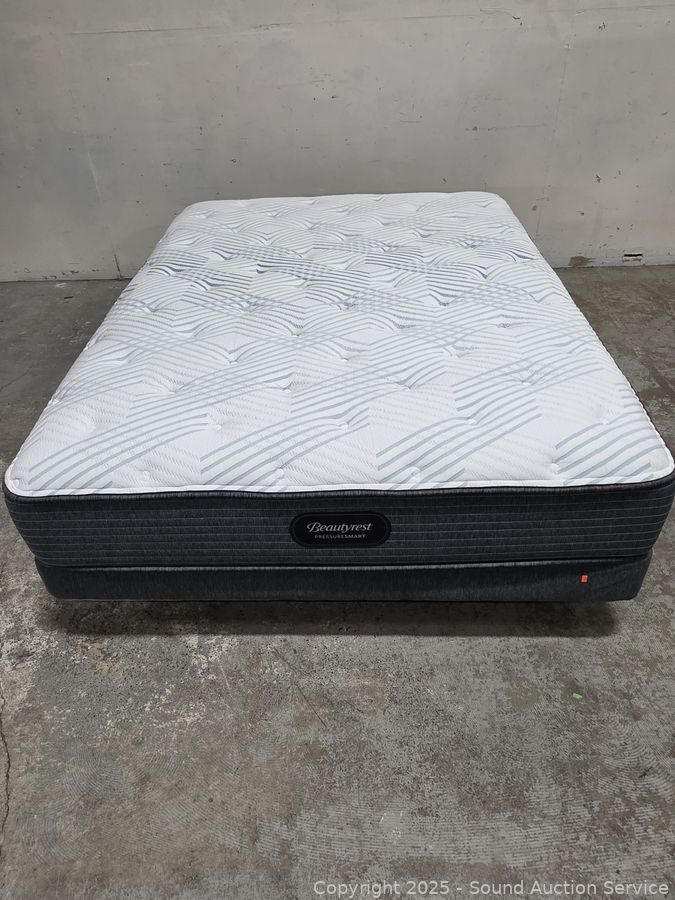 SAS Phonographs, Tools, Furniture Online Auction
