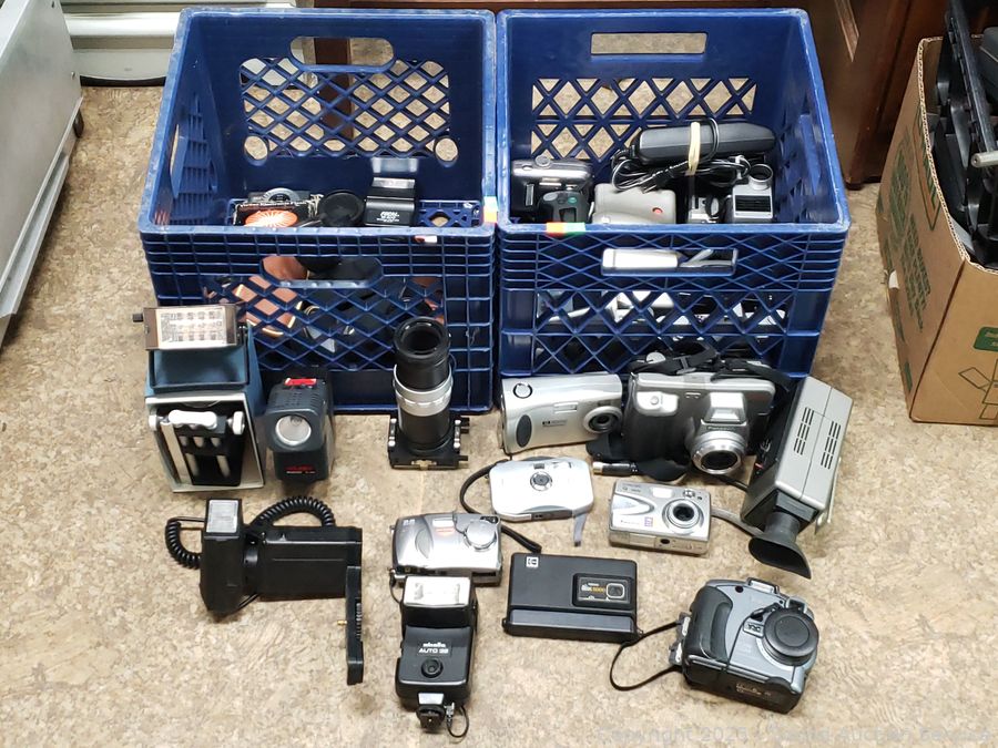 SAS Phonographs, Tools, Furniture Online Auction