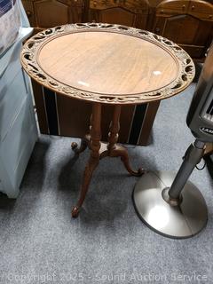 Antique Oak Grand Rapids Victorian Round Piecrust Lamp Table
