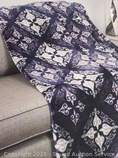 Life Comfort Urban Plush Throw Blanket