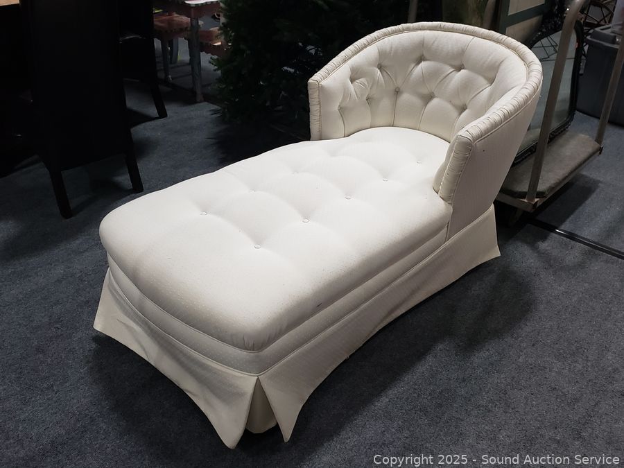 SAS Christmas Décor, Antiques, Dolls Online Auction