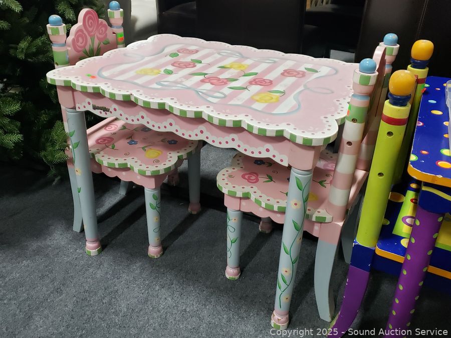 SAS Christmas Décor, Antiques, Dolls Online Auction