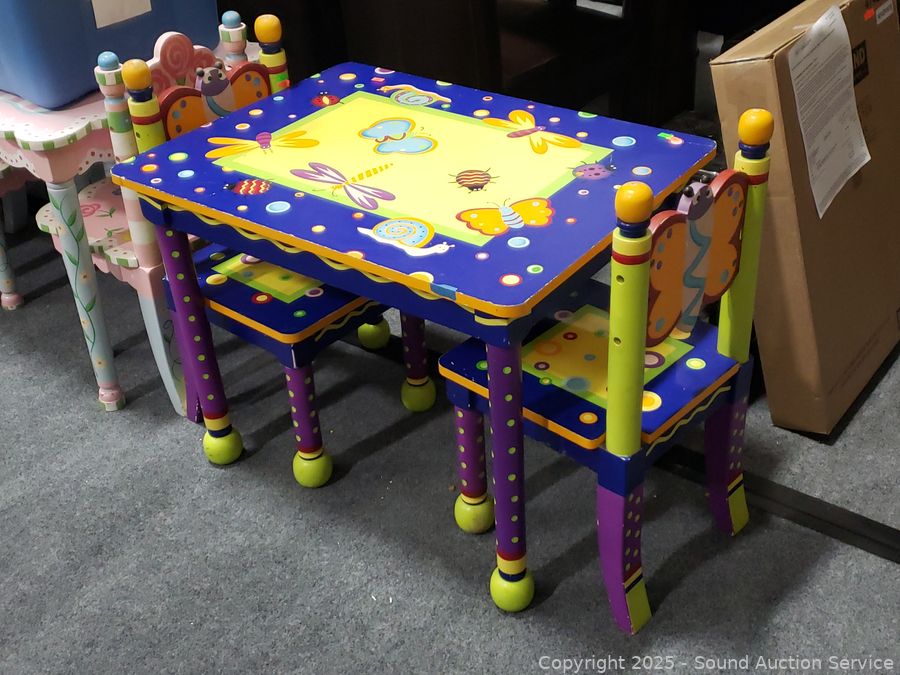 SAS Christmas Décor, Antiques, Dolls Online Auction