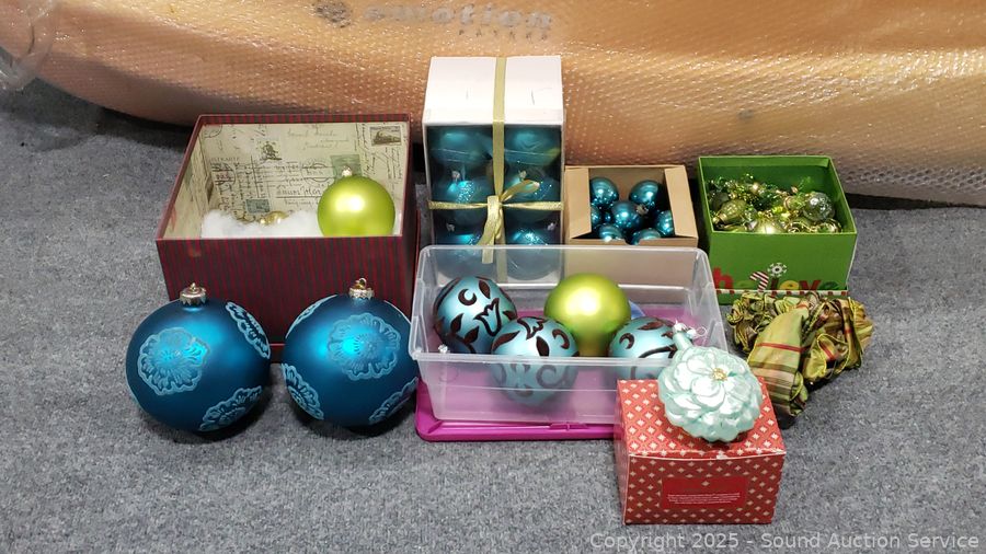 SAS Christmas Décor, Antiques, Dolls Online Auction