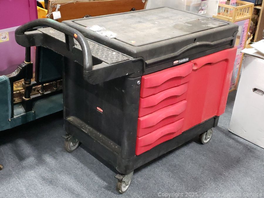 SAS Christmas Décor, Antiques, Dolls Online Auction