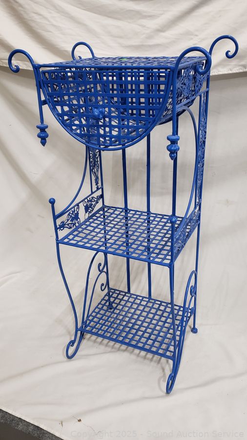 SAS Christmas Décor, Antiques, Dolls Online Auction