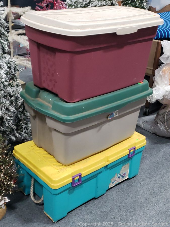 SAS Christmas Décor, Antiques, Dolls Online Auction