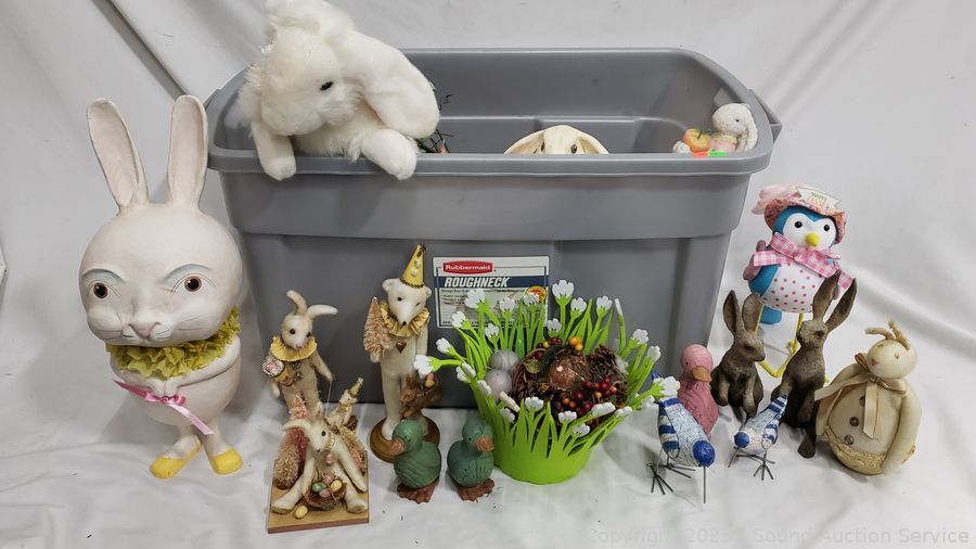 SAS Christmas Décor, Antiques, Dolls Online Auction