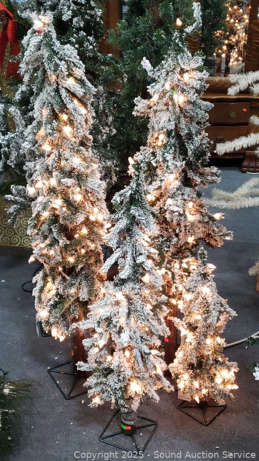 SAS Christmas Décor, Antiques, Dolls Online Auction