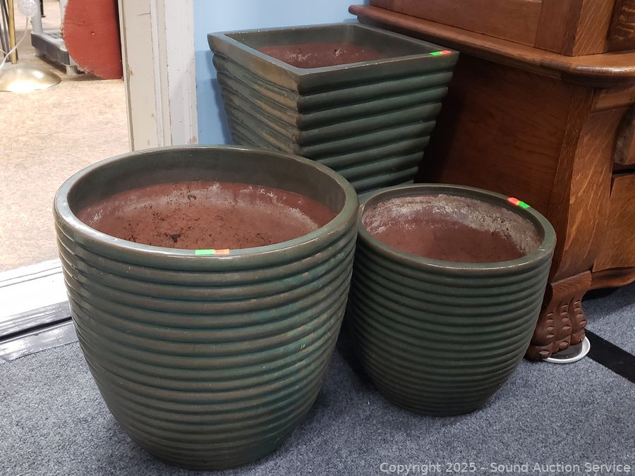 SAS Christmas Décor, Antiques, Dolls Online Auction