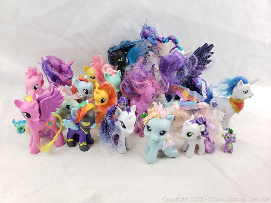 SAS Christmas Décor, Antiques, Dolls Online Auction