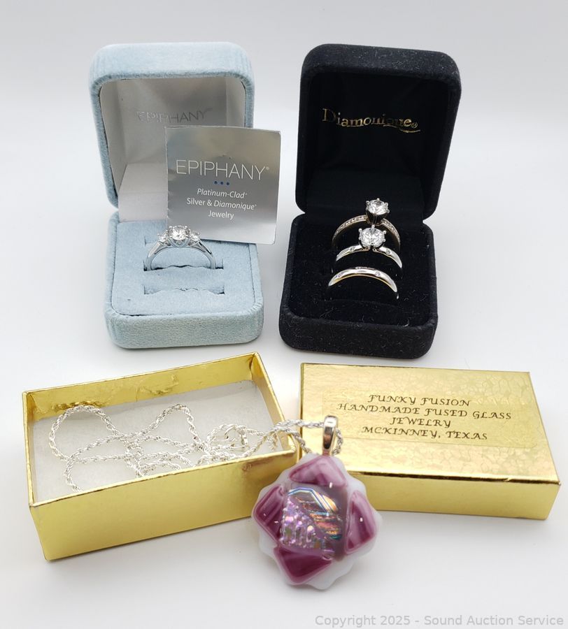 SAS Christmas Décor, Antiques, Dolls Online Auction