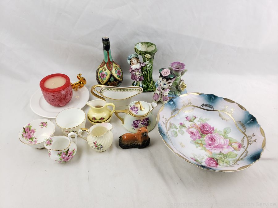 SAS Christmas Décor, Antiques, Dolls Online Auction