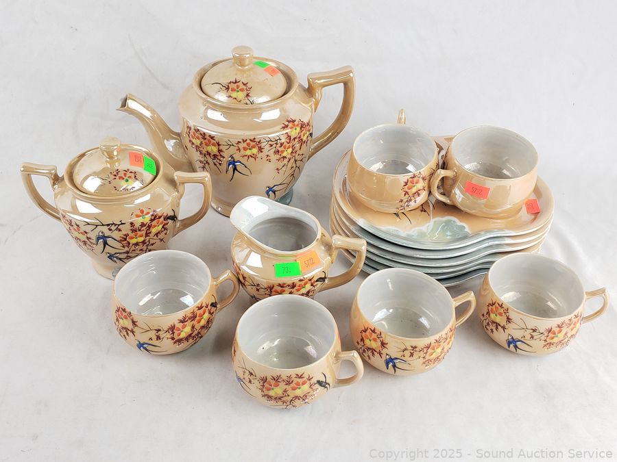 SAS Christmas Décor, Antiques, Dolls Online Auction