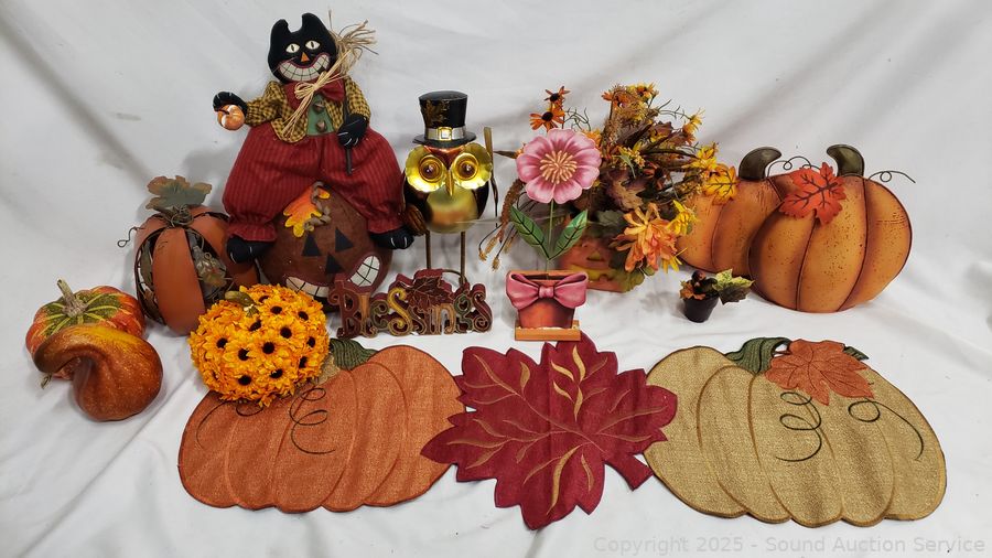 SAS Christmas Décor, Antiques, Dolls Online Auction