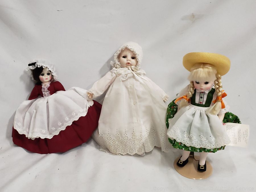 SAS Christmas Décor, Antiques, Dolls Online Auction