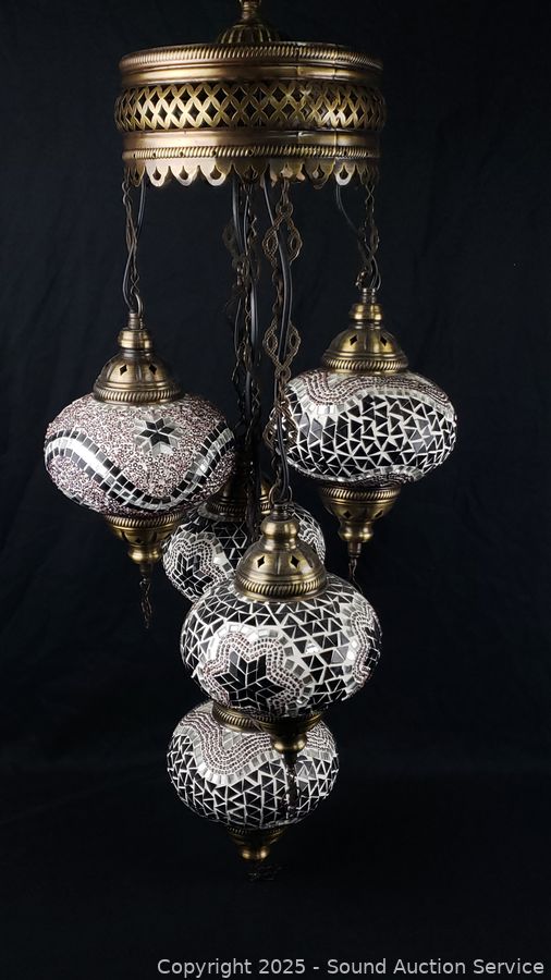 SAS Christmas Décor, Antiques, Dolls Online Auction