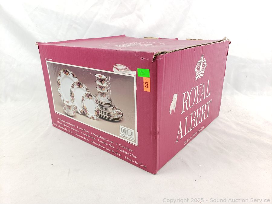 SAS Christmas Décor, Antiques, Dolls Online Auction