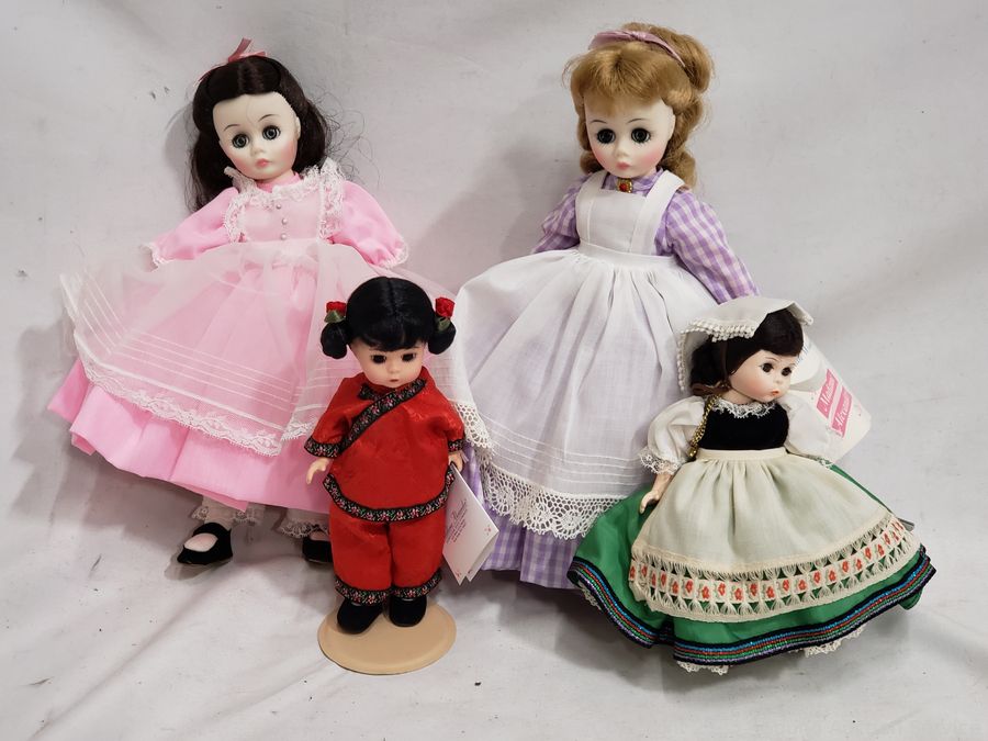 SAS Christmas Décor, Antiques, Dolls Online Auction
