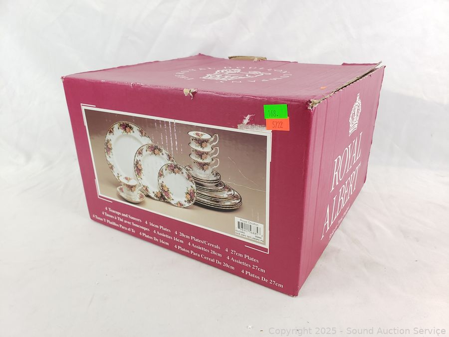 SAS Christmas Décor, Antiques, Dolls Online Auction