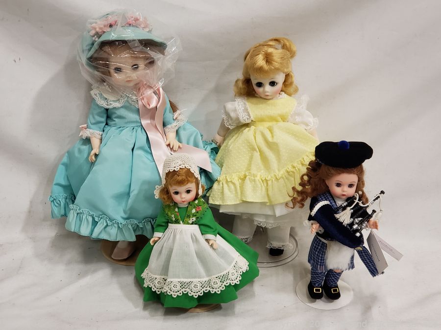 SAS Christmas Décor, Antiques, Dolls Online Auction