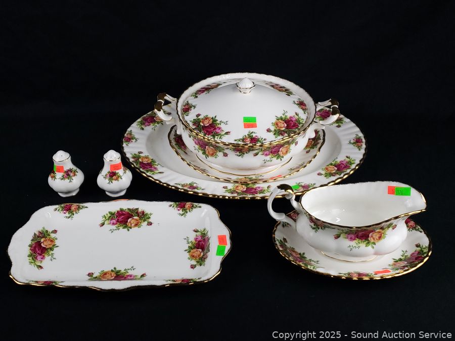 SAS Christmas Décor, Antiques, Dolls Online Auction