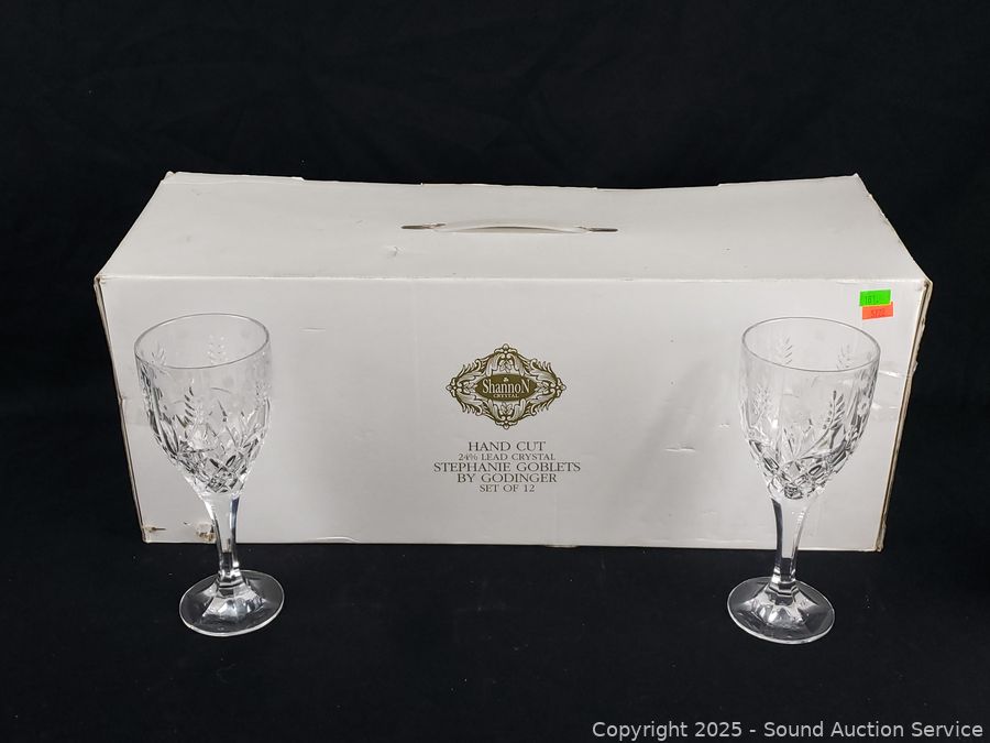 SAS Christmas Décor, Antiques, Dolls Online Auction