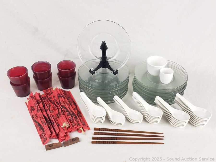 SAS Christmas Décor, Antiques, Dolls Online Auction