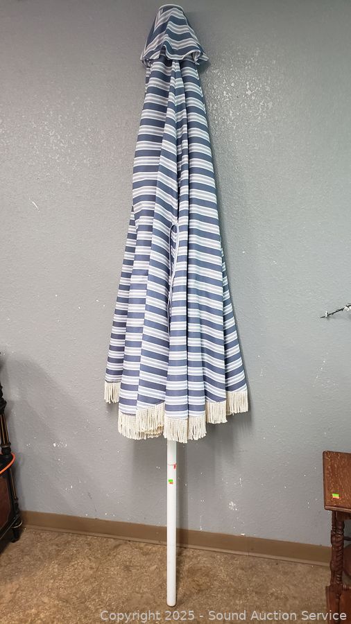 SAS Christmas Décor, Antiques, Dolls Online Auction