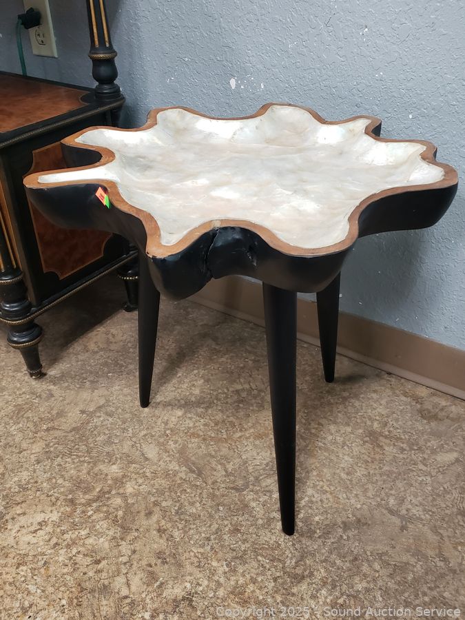 SAS Christmas Décor, Antiques, Dolls Online Auction