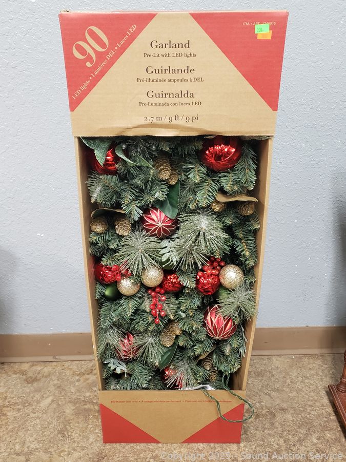 SAS Christmas Décor, Antiques, Dolls Online Auction