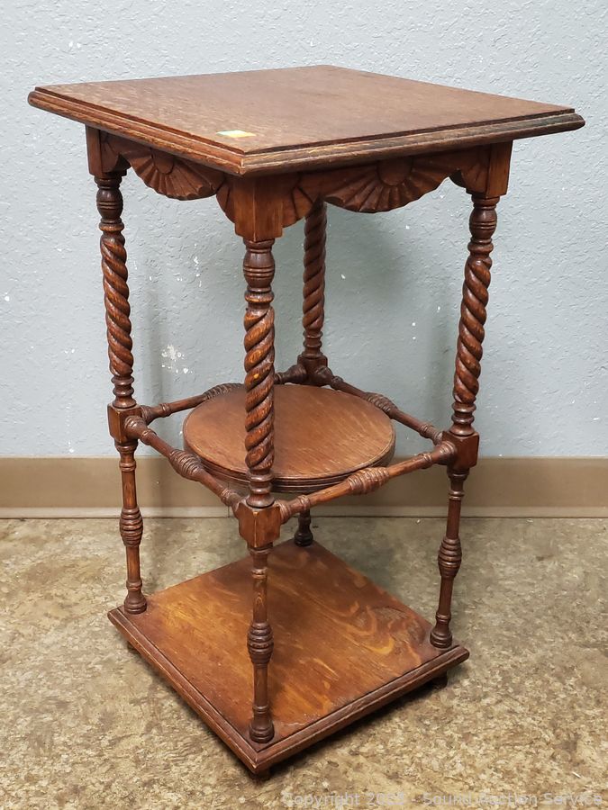 SAS Christmas Décor, Antiques, Dolls Online Auction