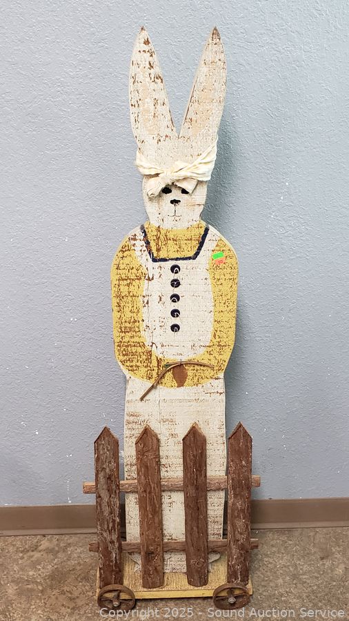 SAS Christmas Décor, Antiques, Dolls Online Auction