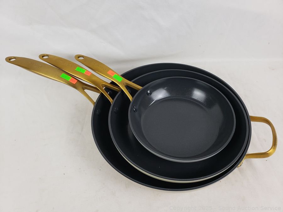 SAS Christmas Décor, Antiques, Dolls Online Auction