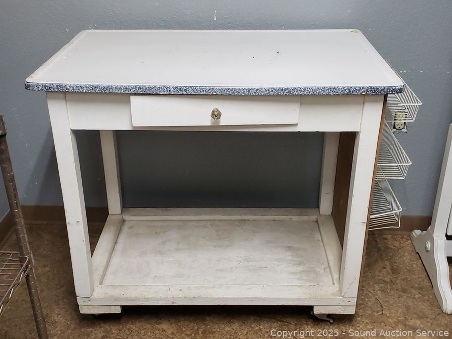 SAS Christmas Décor, Antiques, Dolls Online Auction