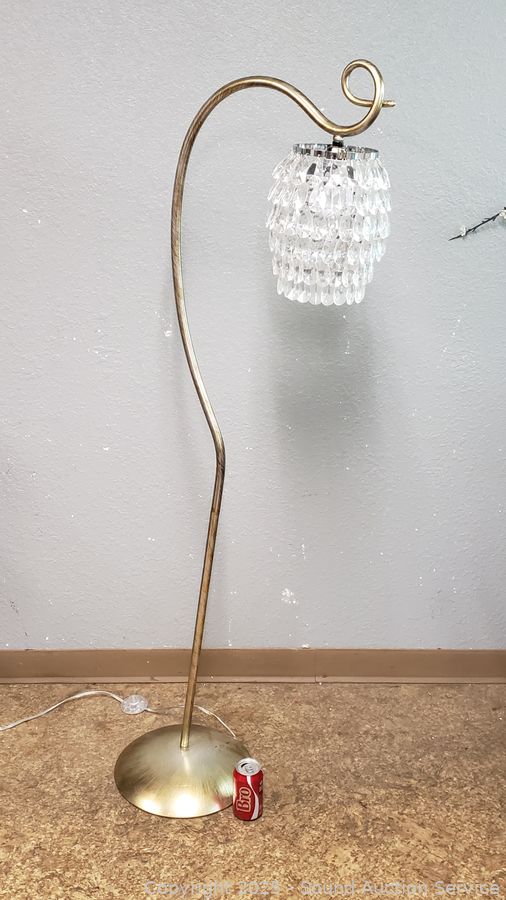 SAS Christmas Décor, Antiques, Dolls Online Auction