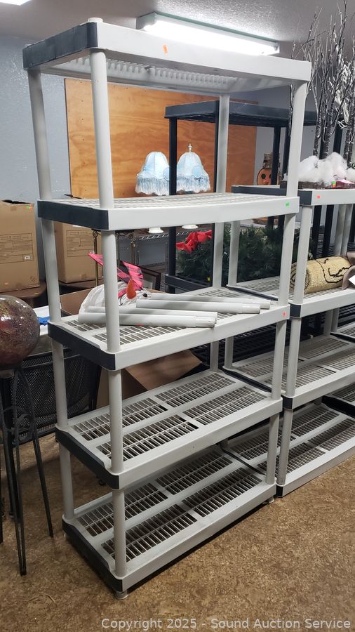 SAS Christmas Décor, Antiques, Dolls Online Auction