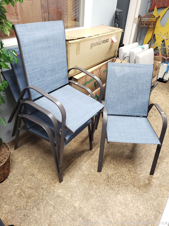 SAS Christmas Décor, Antiques, Dolls Online Auction