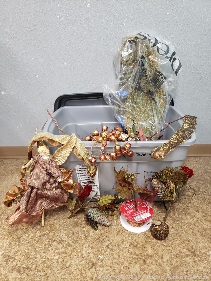 SAS Christmas Décor, Antiques, Dolls Online Auction