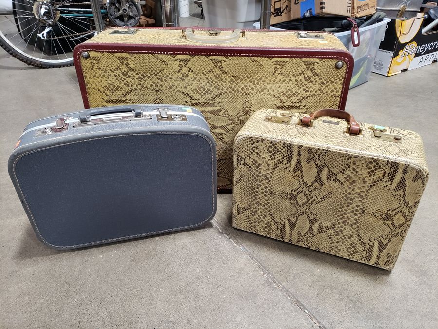 SAS Tools, Batik Fabric, Beer Signs Online Auction